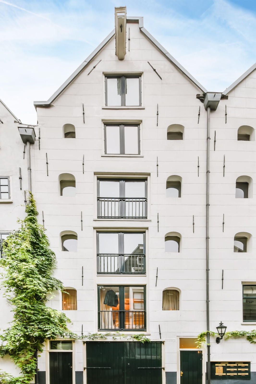 A multifamily unit under CRE foreclosure